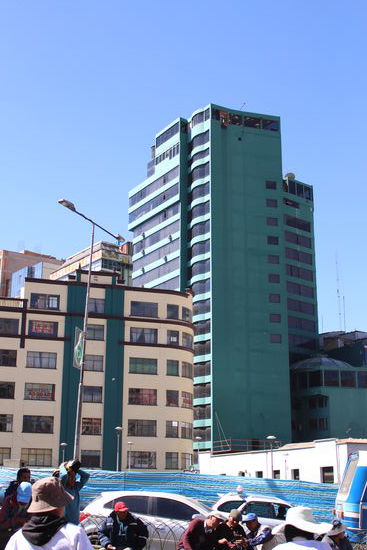 Hochhäuser gibt es in La Paz viele - sonst würde man noch größere Platzprobleme bekommen.