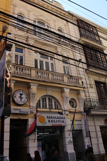 Schöne alte Häuser gibt es noch viele aber die vielen Stromleitungen verschandeln das Stadtbild ganz gewaltig
