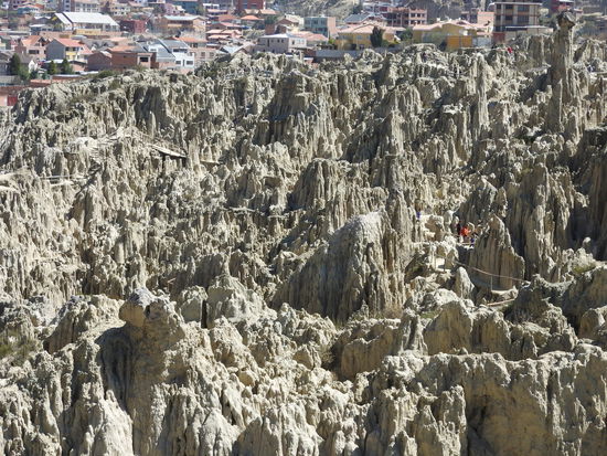 Ein Teil des Tales in der Übersicht, direkt dahinter der Vorort Malassa