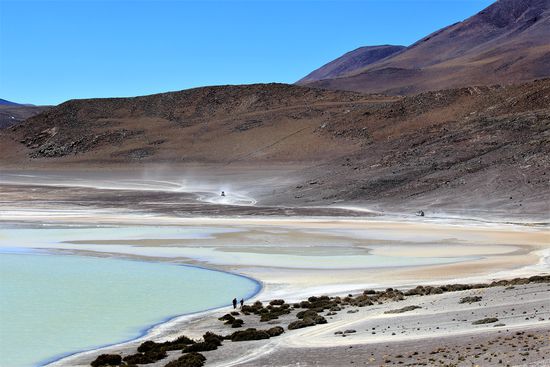 Und immer wieder Lagunen mit wechselnden Farben und Ablagerungen