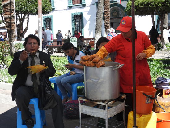 Hier gibt es nichts was nicht frittiert wird, das Essen  an den Straßenständen  ist meist extrem fettig.