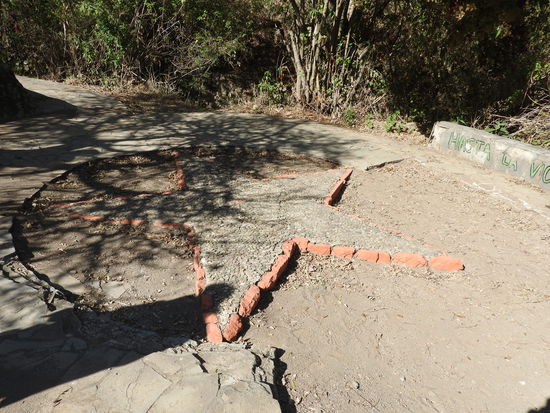 Am "Quebrada del  Churo" ( Gebrochener Weg) wurde zur Erinnerung ein Stern angebracht und ein Feigenbaum gepflanzt. Der Rückzugsort an einem kleinen Bach wurde von Bauern der Armee verraten.
