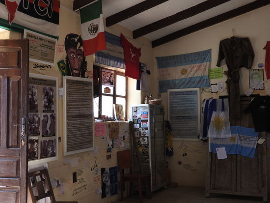 Heute ist die Schule ein Museum voll  Bildern und Erinnerungsstücken an den Commandante und seine Mitstreiter