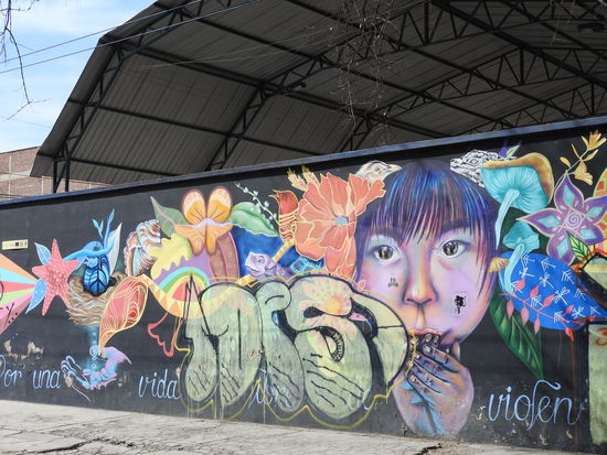 Auch sexuelle Gewalt gegen Frauen und Mädchen wird in der Kunst zur Diskussion gestellt