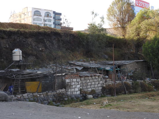 Aber auch so arm unter Wellblech wird in Arequipa gewohnt