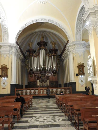 Bisher haben wir nur selten eine Orgel in den Kirchen Perus gesehen, hier steht eine sehr schöne und die größte Südamerikas