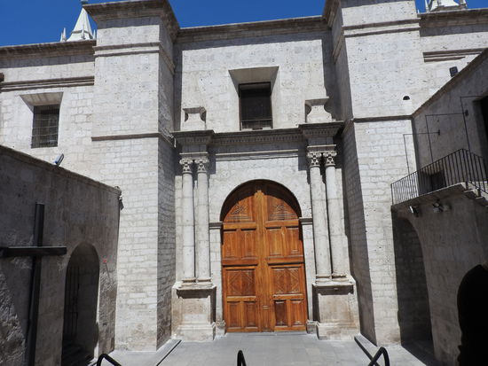 Auch der "Hintereingang" der Kathedrale ist schön gestaltet