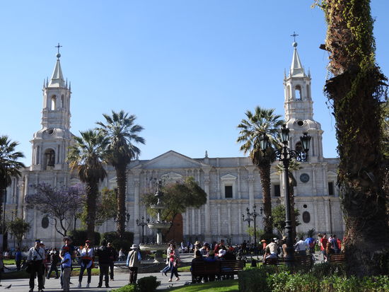 Die Kathedrale an der  Plaza de Armas