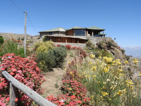 Unser Hotel direkt am Canyonrand mit wunderbarer Sicht auf die Oase Sangalle, die Dörfer auf der anderen Seite und auf die Kondore.
