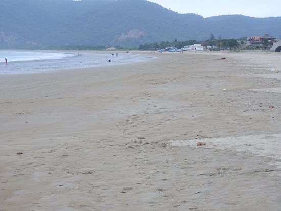 Der im Winter menschenleere, kilometerlange wunderschöne Sandstrand, man kann hier wunderbar spazieren gehen, die Seevögel beobachten oder Zeit in  der Hängematte am Strand verbringen. Die Temperaturen sind um die 20° sehr angenehm für den Winter.