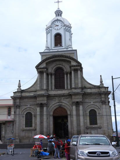 Die Kirche Iglesia San Antonio auf dem Hügel  Loma de Quito, von hier oben hat man einen schönen Blick über die Stadt