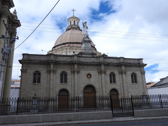 Die Basilica del Sagrado Corazon de Jesus ist die einzige runde Basilica Ecuadors