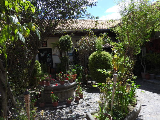 In den schönen Innenhöfen kann man Sonnen- und Windgeschützt sitzen