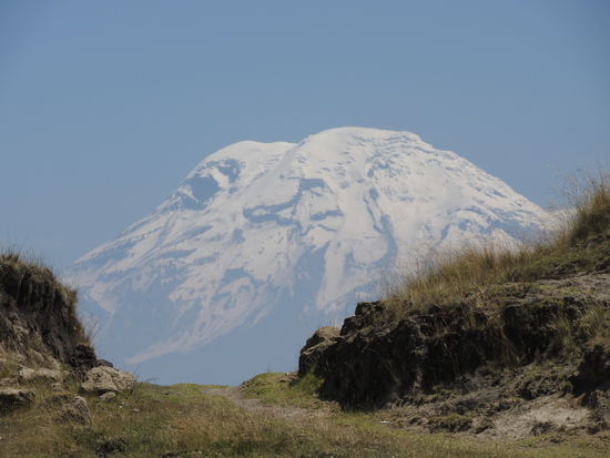 Der Chimborazo begleitet uns heute wolkenfrei