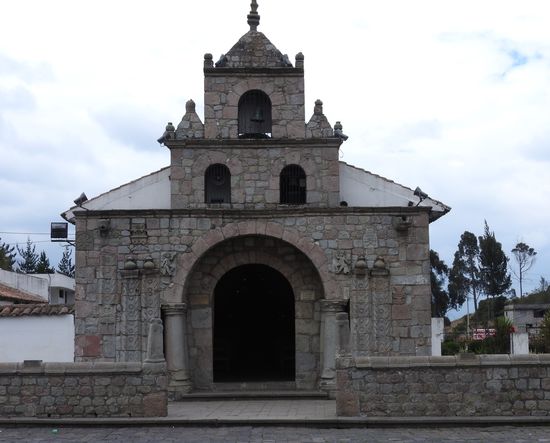 Die Kirche von Balbanera gebaut 1534 ist das letzte Überbleibsel hier vom alten Riobamba und gilt als die erste katholische Kirche Ecuadors