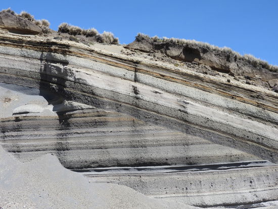 Hier kann man erkennen wie sich Erdformationen gegeneinander verschieben, ähnlich den tektonischen Platten.