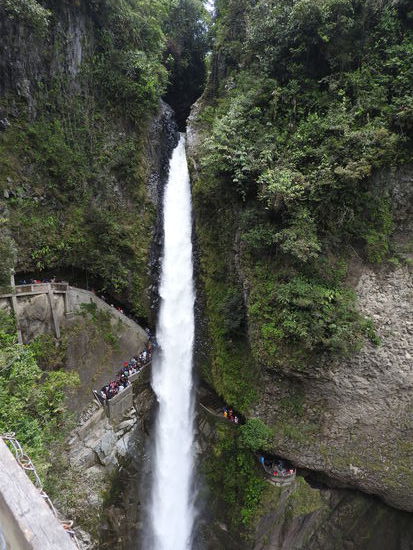 Der Pailon de Diablo ist der höchste und kräftigste Wasserfall und an einigen Aussichtspunkten wird man auch ordentlich nass