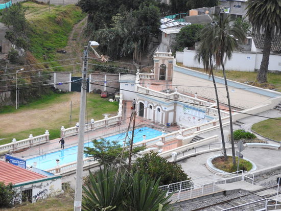Sogar ein Freibad im Kolonialstil ist im städtischen Besitz