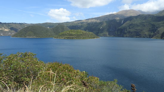Das Seewasser ist stark alkalisch, kalt und zum schwimmen nicht geeignet