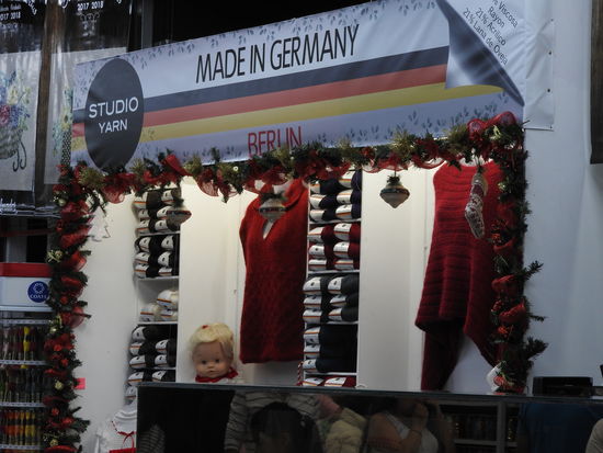 Und warum man Wolle aus Deutschland in Südamerika importiert ist nicht zu verstehen. Das Angebot von Schaf- über Alpaka- bis hin zu Vicunjawolle ist hier so groß  dass der Markt  nicht auch noch unsere Wolle zur  Erweiterung benötigt