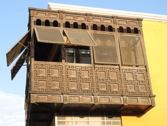 Wunderschöne alte Holzbalkone wie wir sie auch in Lima gesehen haben
