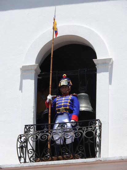 Es ist wie wenn Zinnsoldaten für 30 Minuten zum Leben erwachen