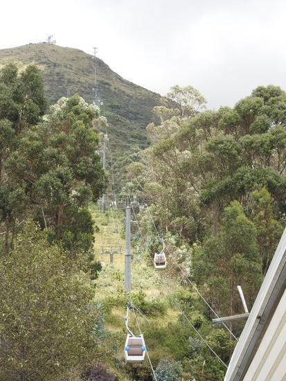 Die Seilbahn zum Felsvorsprung  Cruz Loma  war mit über 4.000m Höhe lange Zeit die  höchste Bergstation der Welt. Inzwischen hat China mit der Dagu Glacier Gondola eine fast 800m höhere gebaut.