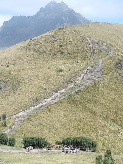 Wir haben relativ schnell beim Anblick der nächsten Steigung beschlossen uns ein schönes Platzerl zu suchen und den Ausblick zu genießen
