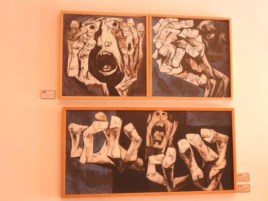 Oswaldo Guayasamin (der Dali Südamerikas) ist der wichtigste und bekannteste Maler und Bildhauer Ecuadors. Seine Bilder vermitteln nicht die bunte und leichte Seite Südamerikas; er zählt zu den linken Künstlern Südamerikas und entsprechend auch die Thematik seiner Bilder. 
Er gestaltete  auch viele große Wandbilder unter anderem die "Mutter mit Kind" im UNESCO Sitz Paris. Von 1986 bis zu seinem Tod 1999 war er Mitglied der Akademie der Künste in Berlin