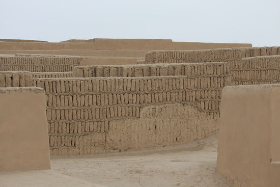 Das muss eine immense Arbeit gewesen sein, alle diese Ziegel mit der Hand formen, trocknen und dann aufschichten.