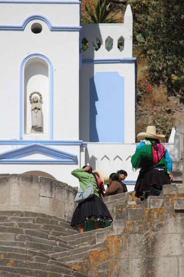 Aufstieg zum Cerro Santa Apolonia, steil und lang und immerhin wieder auf 2.850m Höhe.