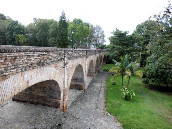 Wir wohnen nicht unter der Brücke, aber gleich daneben