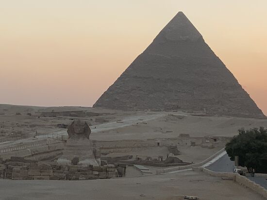 Pyramide mit Sphinx