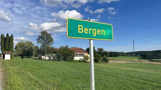 Im Hintergrund Bayern-Park