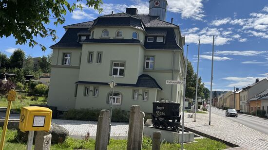 Rathaus mit Grubenhunt