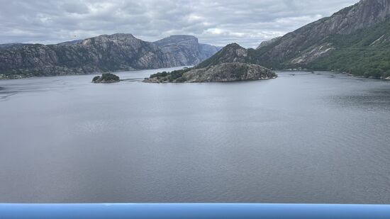Preikestolen im Hintergrund