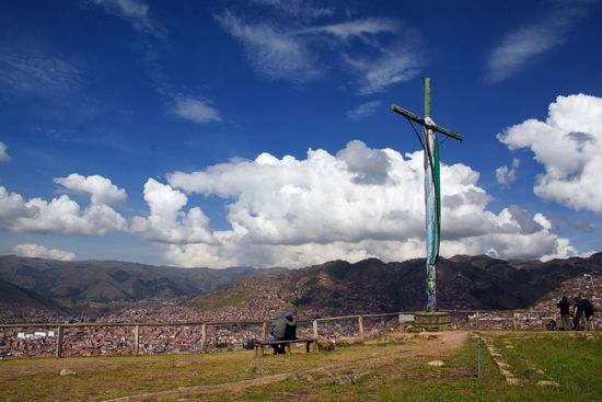 Aussichtspunkt am Sasayhuamán mit einem phantastischen Blick auf die Stadt Cusco