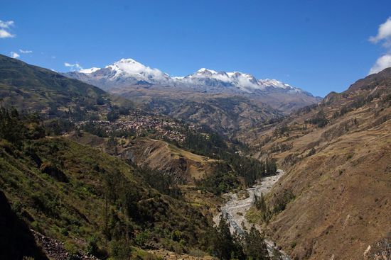 Ein Blick auf Sorata und die Berge