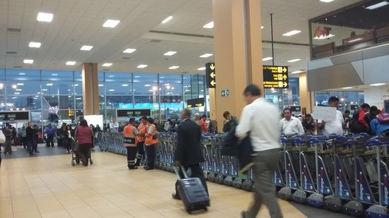 Der Flughafen in Lima hat eine andere Dimension als die vorherigen Flughäfen, die ich kennen lernte