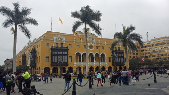 An der Plaza Mayor de Lima
