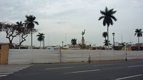 Plaza de Armas in Trujillo oder was man von ihr sehen kann