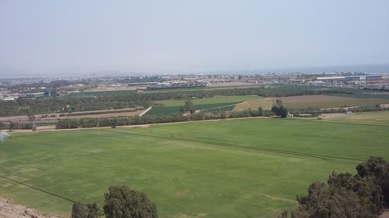 naa, die Sicht etwas diesig, aber ganz hinten sieht man was vom Meer