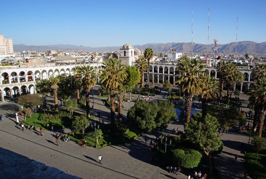 Blick von der Kathedrale auf die Plaza de Armas
[trennlinie]