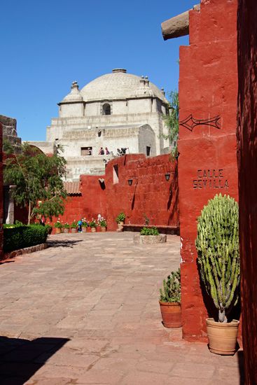 Calle Sevilla dentro del Monasterio 