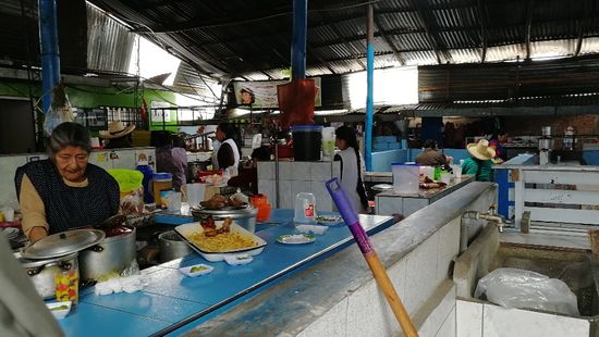 San Sebastian Markt: Hier wird am Morgen das heutige Essen zum Verkauf vorbereitet