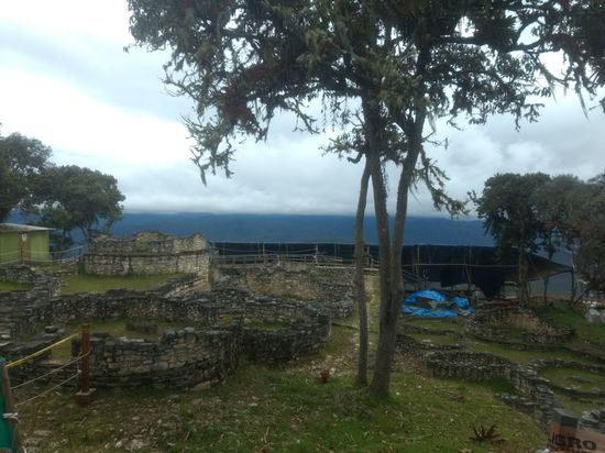 Restmauern der runden Behausungen