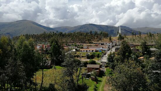 Blick auf den Obelisk
Der Obelisk auf der Pampa de Quinoa steht für die entscheidende Schlacht gegen die Spanier, die Peru die Unabhängigkeit von Spanien brachte.