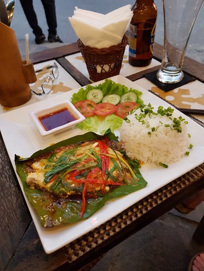 Fisch auf Reisblatt - einfach nur eine (wie sagt man so trendy) Genussexplosion!!