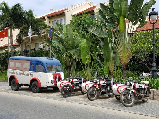 den Bus würde ich gleich mal einpacken und mit nach Hause nehmen - aber so was von GEIL