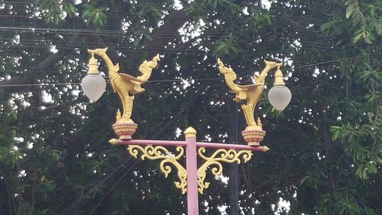 liebevoll gestaltete Straßenlaterne